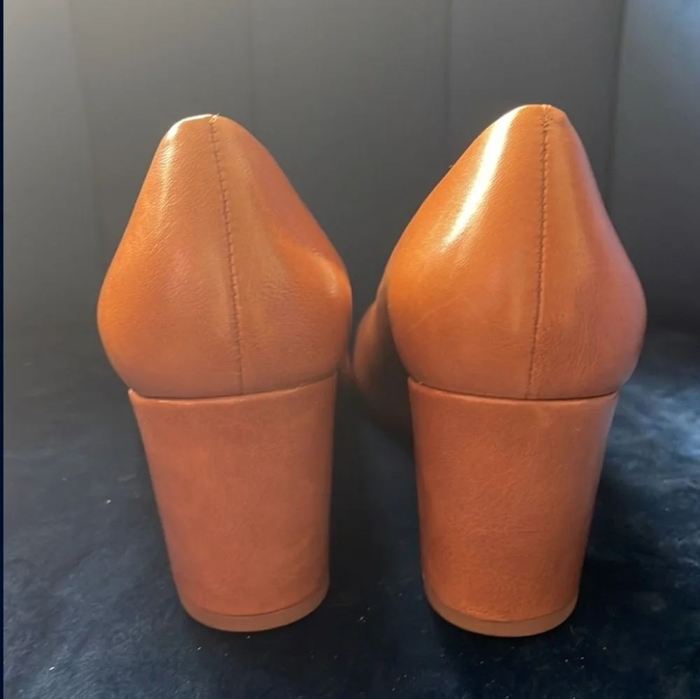 Tory Burch Designer Tan Wedge Heel pumps size 9_5